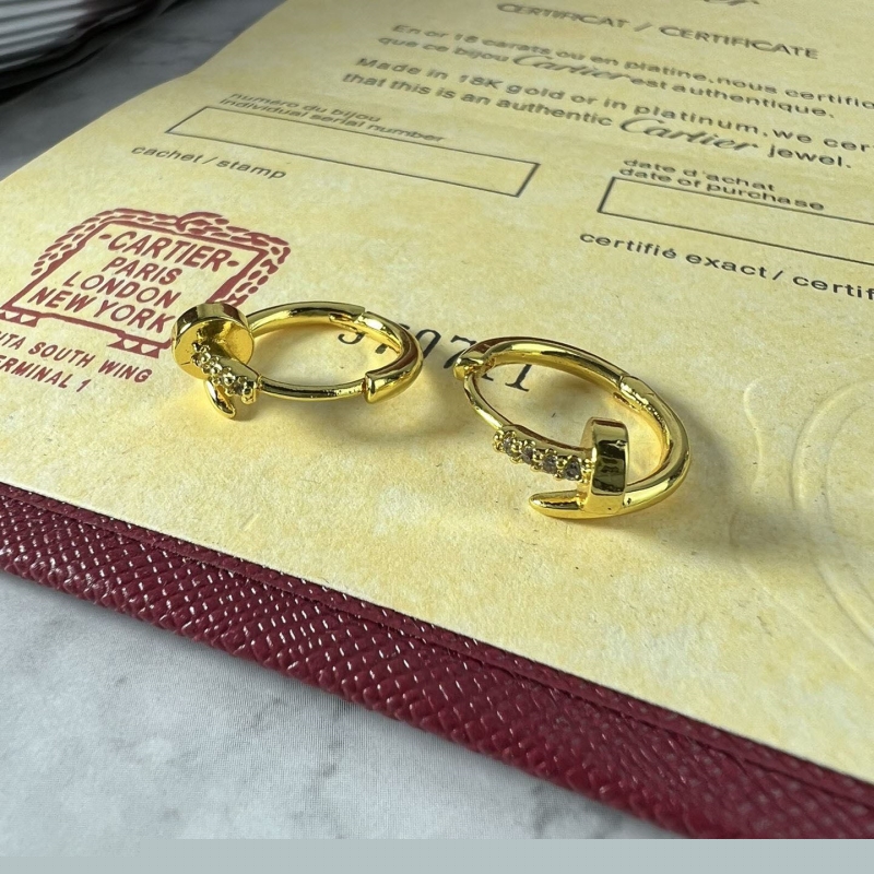 Ca*t*er earrings